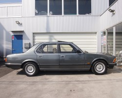 BMW 745i (E23)