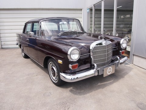 M.Benz 230 (W110)