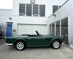 TRIUMPH TR-4