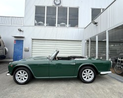 TRIUMPH TR-4