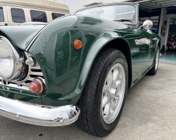 TRIUMPH TR-4