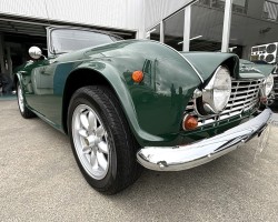 TRIUMPH TR-4