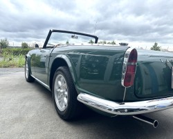 TRIUMPH TR-4