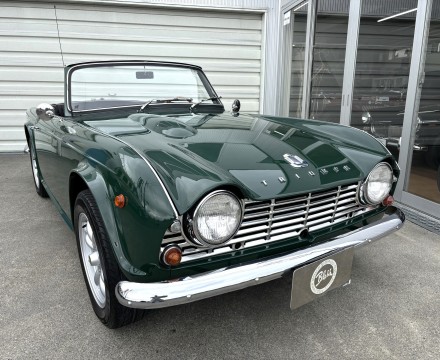 TRIUMPH TR-4