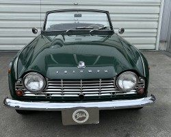 TRIUMPH TR-4