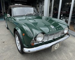 TRIUMPH TR-4